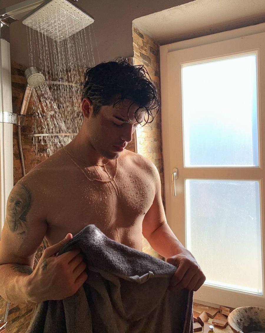 Долбаебы тратят деньги на всякую хуйню. 